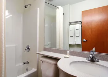 Microtel Inn & Suites by Wyndham Bridgeport hotel thumbnail 6