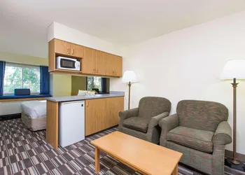 Baymont Inn & Suites by Wyndham Anchorage Airport hotel thumbnail 3