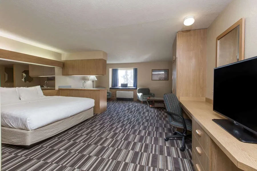 Baymont Inn & Suites by Wyndham Anchorage Airport hotel detail image 6
