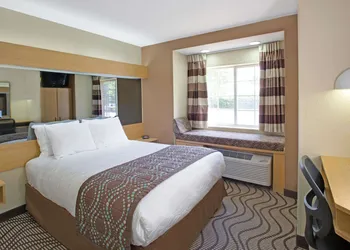 Microtel Inn by Wyndham Charlotte/University Place hotel thumbnail 4