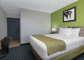 Microtel Inn by Wyndham Cornelius/Lake Norman hotel thumbnail 6