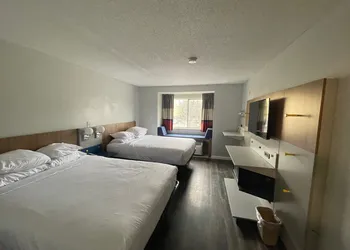 Microtel Inn by Wyndham Atlanta Airport hotel thumbnail 3
