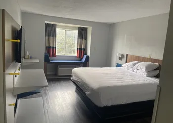 Microtel Inn by Wyndham Atlanta Airport hotel thumbnail 5