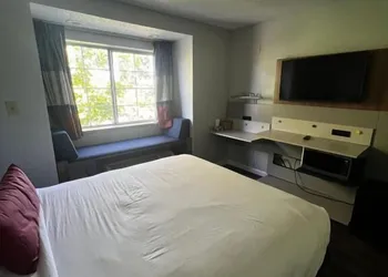Microtel Inn by Wyndham Atlanta Airport hotel thumbnail 6