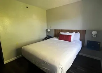 Microtel Inn by Wyndham Atlanta Airport hotel thumbnail 7