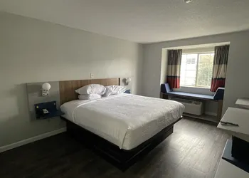 Microtel Inn by Wyndham Atlanta Airport hotel thumbnail 8