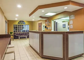 Microtel Inn by Wyndham Lexington hotel thumbnail 2