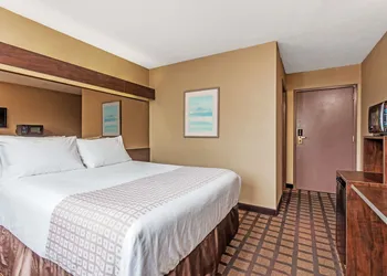 Microtel Inn by Wyndham Lexington hotel thumbnail 6