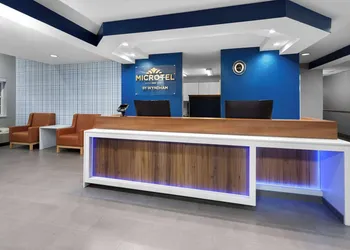 Microtel Inn by Wyndham Janesville hotel thumbnail 2