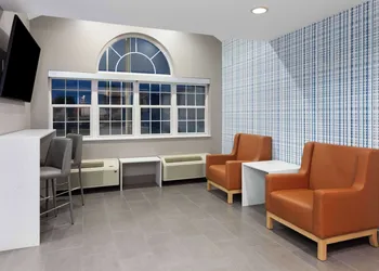 Microtel Inn by Wyndham Janesville hotel thumbnail 3