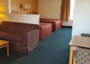 night Inn hotel thumbnail 4