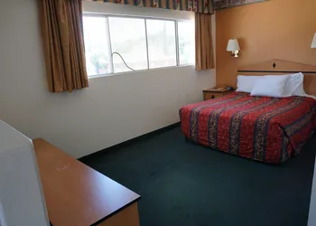 night Inn hotel thumbnail 5