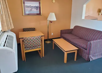 night Inn hotel thumbnail 8