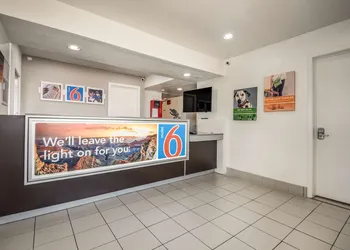 Motel 6 College Station, TX - Bryan hotel thumbnail 2