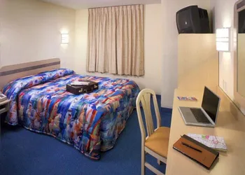 Motel 6 Stockton, CA - North hotel thumbnail 8