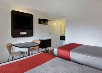 Motel 6 Dania Beach hotel thumbnail 8