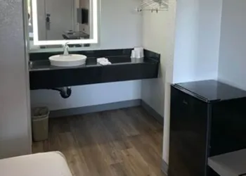Motel 6 Santa Ana, CA hotel thumbnail 6