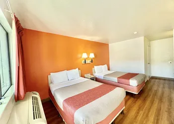 Motel 6 Bellflower, CA - Los Angeles hotel thumbnail 4