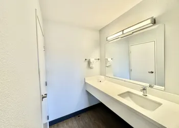 Motel 6 Bellflower, CA - Los Angeles hotel thumbnail 5