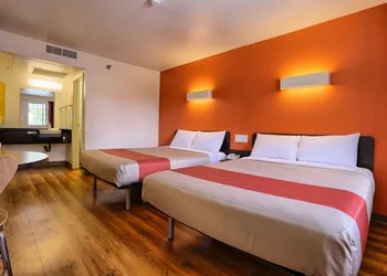 Super 8 by Wyndham Petaluma hotel thumbnail 3