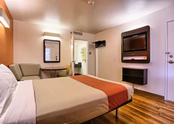 Super 8 by Wyndham Petaluma hotel thumbnail 6