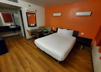 Super 8 by Wyndham Petaluma hotel thumbnail 8