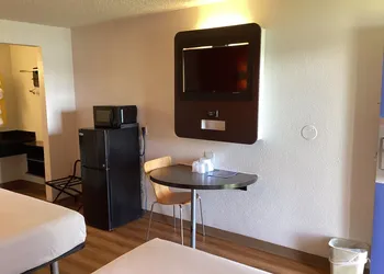 Motel 6 Oakland, CA - Embarcadero hotel thumbnail 5