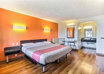 Motel 6 Oakland, CA - Embarcadero hotel thumbnail 8