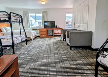 Ponderosa Motel hotel thumbnail 6