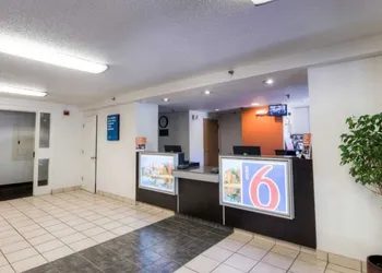 Motel 6 New Haven - Branford, CT hotel thumbnail 3