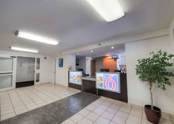 Motel 6 New Haven - Branford, CT hotel thumbnail 5