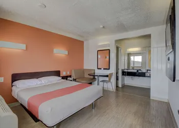 Motel 6 San Antonio, TX - Fort Sam Houston hotel thumbnail 8