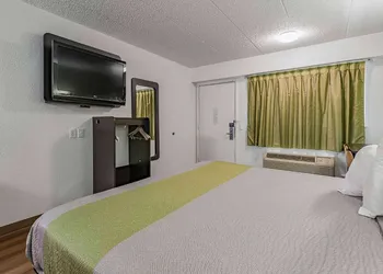 Days Inn by Wyndham Cincinnati I-71 hotel thumbnail 3