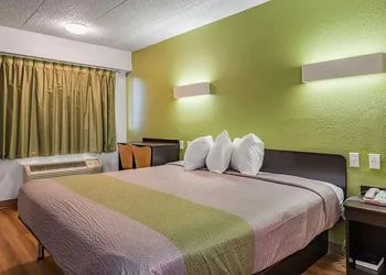 Days Inn by Wyndham Cincinnati I-71 hotel thumbnail 4
