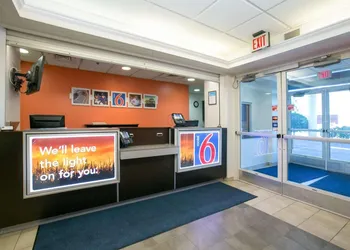 Motel 6 Brooklyn Center, MN - Minneapolis hotel thumbnail 4
