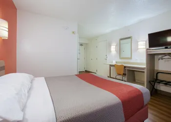 Motel 6 Brooklyn Center, MN - Minneapolis hotel thumbnail 6