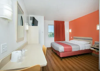Motel 6 Brooklyn Center, MN - Minneapolis hotel thumbnail 7