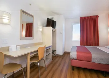 Motel 6 Brooklyn Center, MN - Minneapolis hotel thumbnail 8