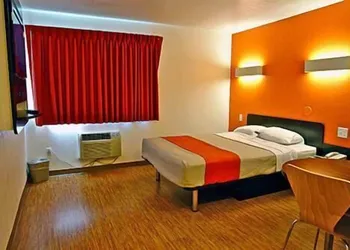 Motel 6 McKinney, TX - North hotel thumbnail 8