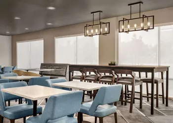 La Quinta Inn & Suites by Wyndham San Bernardino hotel thumbnail 4
