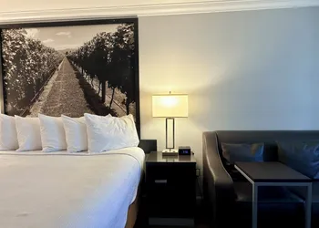 The Orchard Hotel Ukiah Mendocino County hotel thumbnail 8