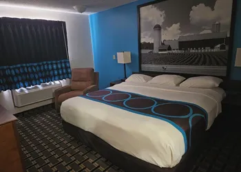 Super 8 by Wyndham Lincoln West hotel thumbnail 5