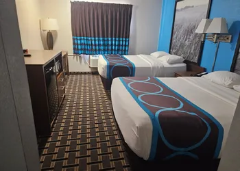 Super 8 by Wyndham Lincoln West hotel thumbnail 7