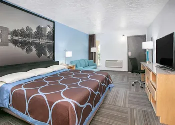 Super 8 by Wyndham City of Moore hotel thumbnail 4