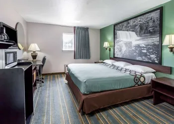 Super 8 by Wyndham Chickasha hotel thumbnail 3