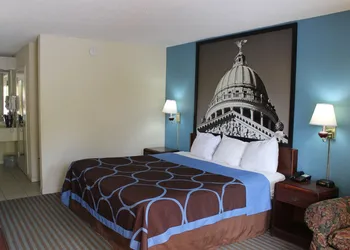 Howard Johnson by Wyndham Vicksburg hotel thumbnail 3