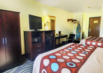Super 8 by Wyndham Newton hotel thumbnail 4