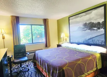 Super 8 by Wyndham Newton hotel thumbnail 5