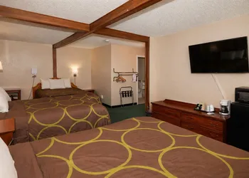 Super 8 by Wyndham Gallup hotel thumbnail 8