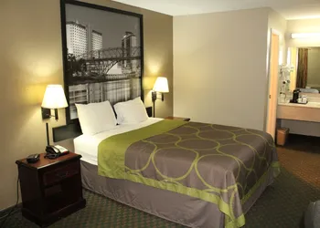 Super 8 by Wyndham Bossier City/Shreveport Area hotel thumbnail 8